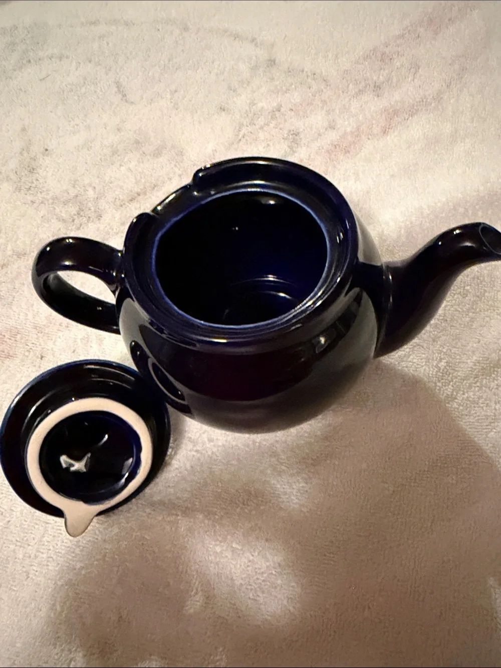 Classic Dark Blue Ceramic Teapot – Elegant Home Coffee & Tea Accessory